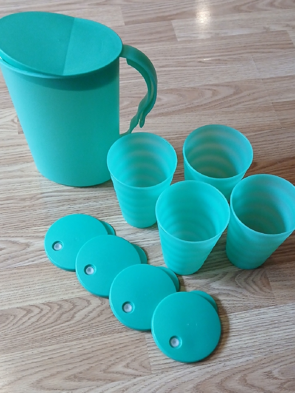 Tupperware Serving Pitcher and Four Cups With Lids
